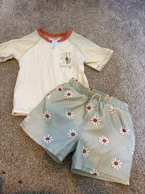 Modern Moments 2 Piece swimsuit shorts and Rashguard Toddler Flower 3T